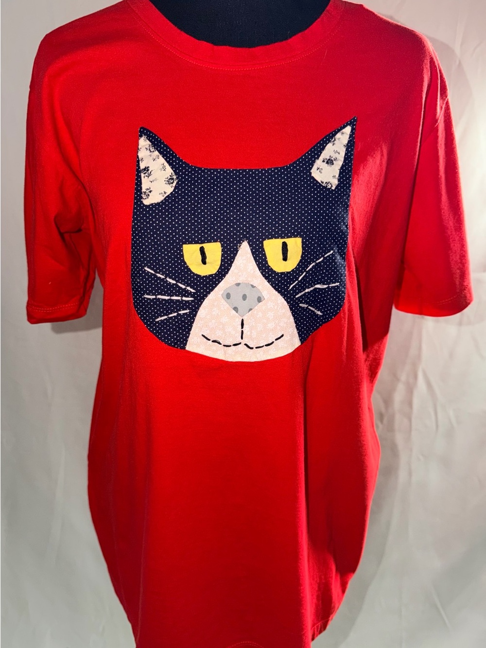 Lazy Day Graphic Tee of Cat face- size XL